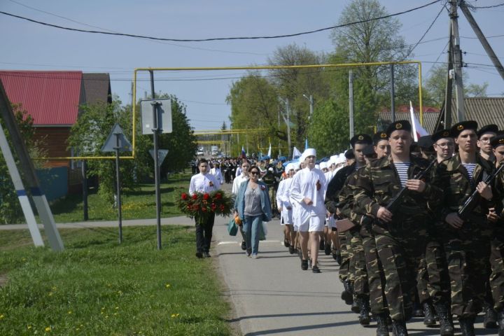 Минзәләдә Җиңүнең 81 еллыгына багышланган яшьләр митингы узды