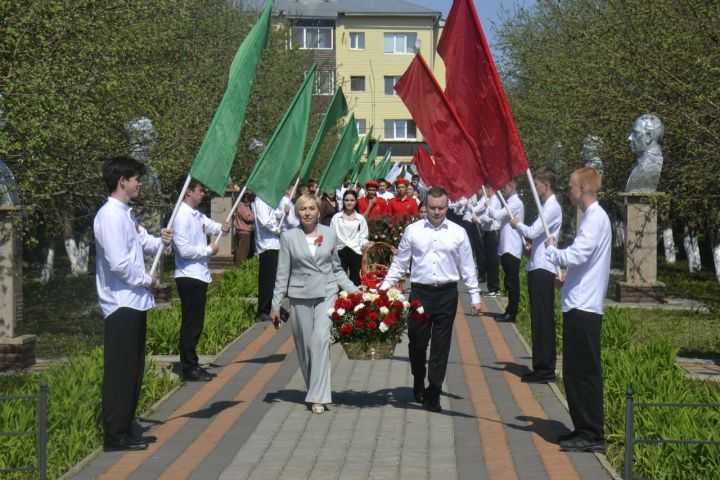 Минзәләдә Җиңүнең 81 еллыгына багышланган яшьләр митингы узды