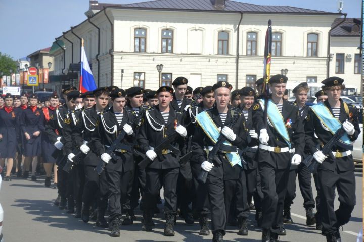 Минзәләдә Җиңүнең 81 еллыгына багышланган яшьләр митингы узды