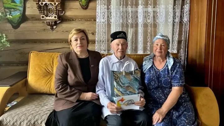 Минзәлә районының Югары Тәкермән авылында яшәүче тыл хезмәтчәне Габдулла  Юмаев 95 яшьлек юбилеен билгеләп үтте