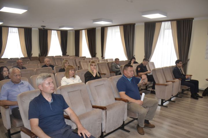 Минзәләдә коррупциягә каршы көрәш комиссиясе утырышы булды
