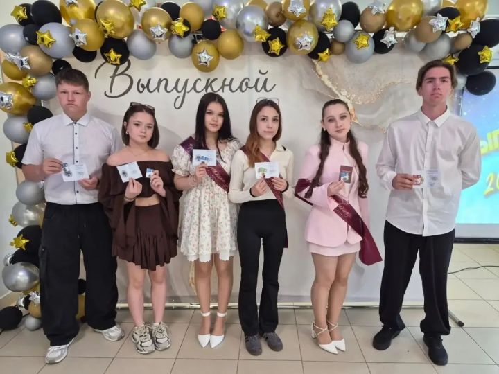 В школах Мензелинского района прошло вручение знаков ГТО выпускникам