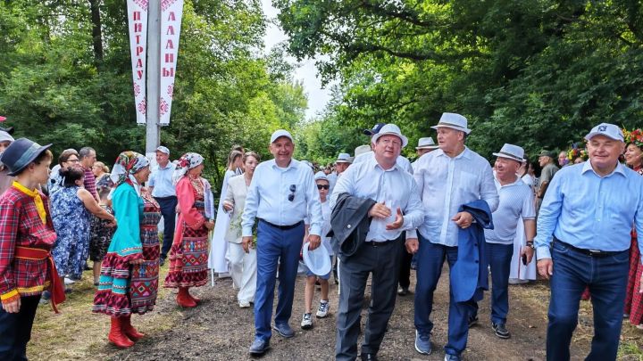 Минзәлә районы делегациясе Питрауга барды