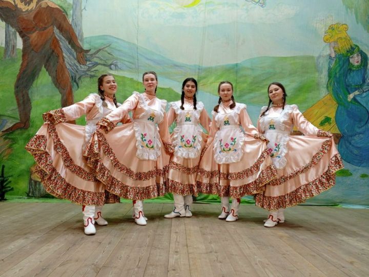 Тауасты Байлар авылында каникулга кайткан яшьләр концерт куйдылар