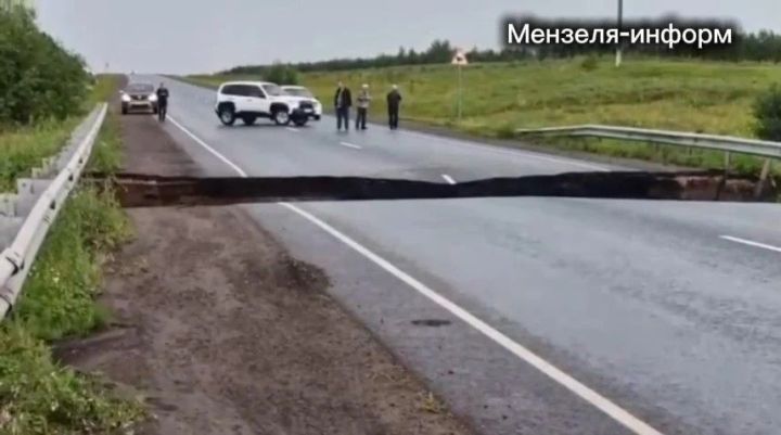 На дороге Сарманово — Набережные Челны провалилось дорожное полотно