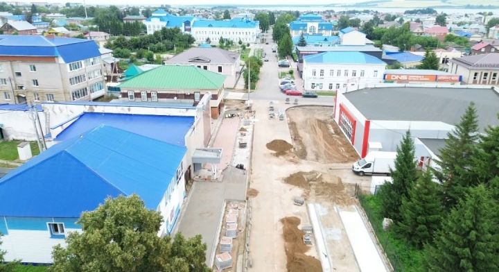 Улица Карла Маркса в Мензелинске меняет облик