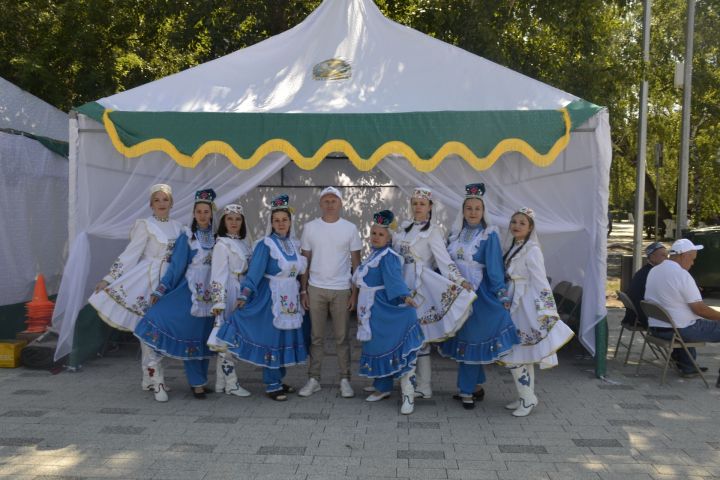 Минзәлә делегациясе Казахстандагы Сабантуйда татар мәдәнияте белән таныштырды