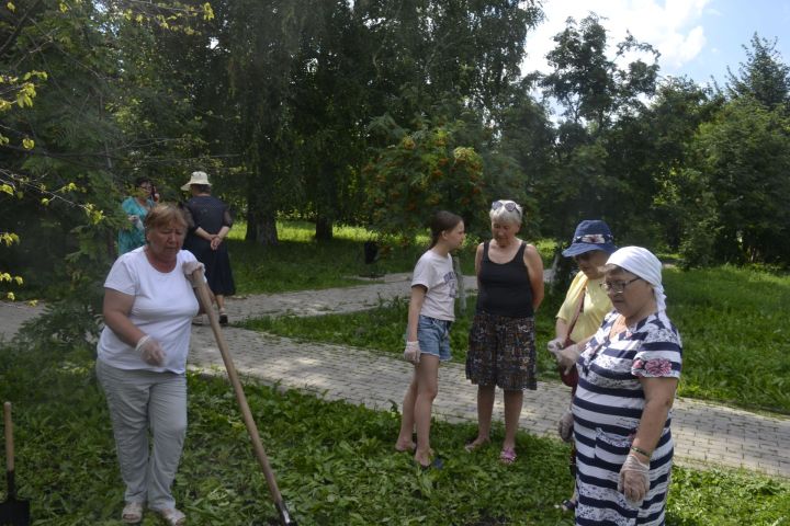 Минзәләнең Өлкән буын аралашу үзәге 3 нче ТОС өчен ландшафт дизайны буенча мастер-класс үткәрде