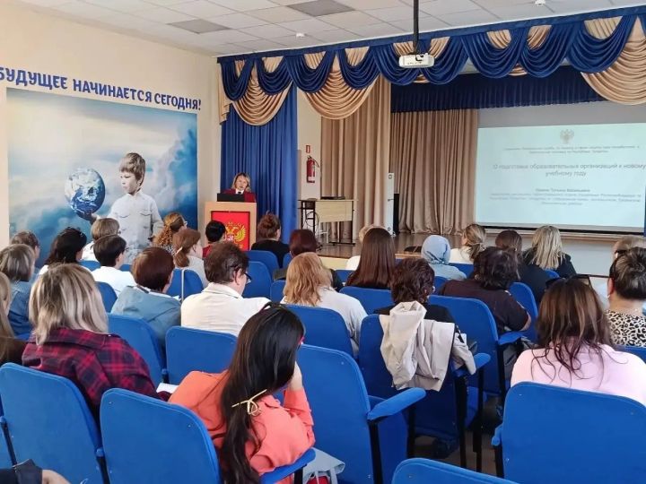 В Мензелинском районе обсудили вопросы организации детского питания
