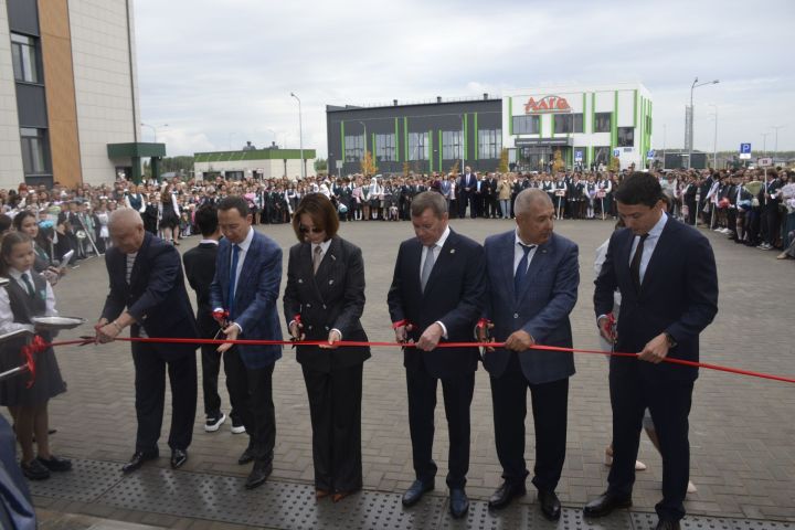 Минзәләнең «Мирас» күп профильле гимназиясендә Белем көнен билгеләп үттеләр