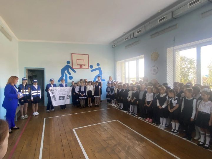 Юные пешеходы Мензелинска повторили правила дорожного движения