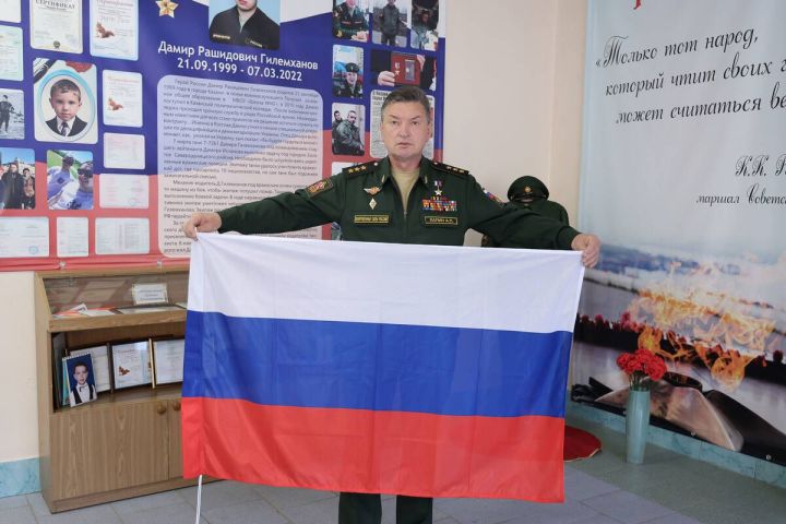 Герой России Александр Лапин проголосовал на выборах в Госдуму