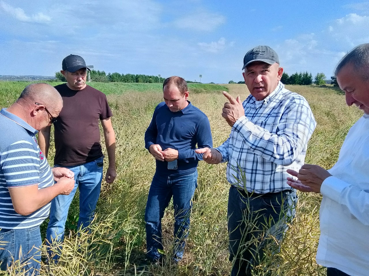 Глава района с руководителями хозяйств и главами сельских поселений