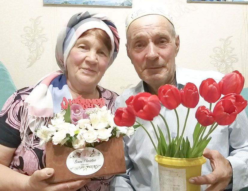 Бүген безнең әтиебез АНТИПОВ Николай белән әниебез Фәнисәнең бергә тормыш корып яшәүләренә 50 ел!