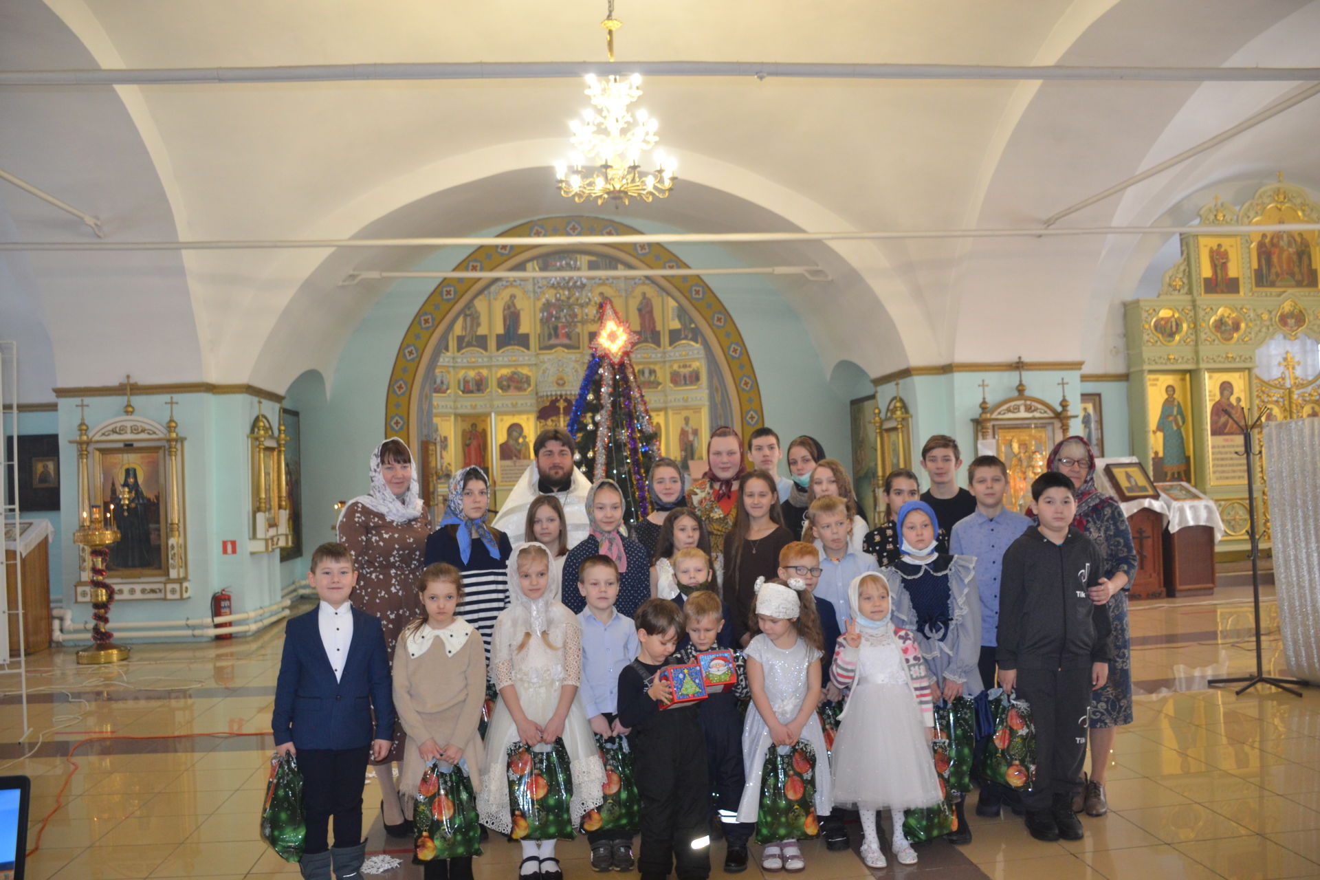 В Никольском соборе г. Мензелинск отметили Рождество Христово