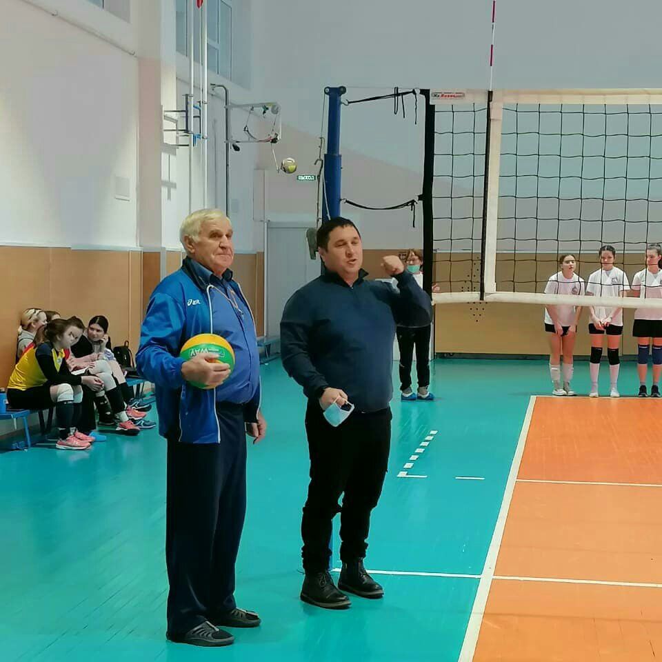 В Мензелинске прошли соревнования по волейболу среди девушек школ и ССУЗов