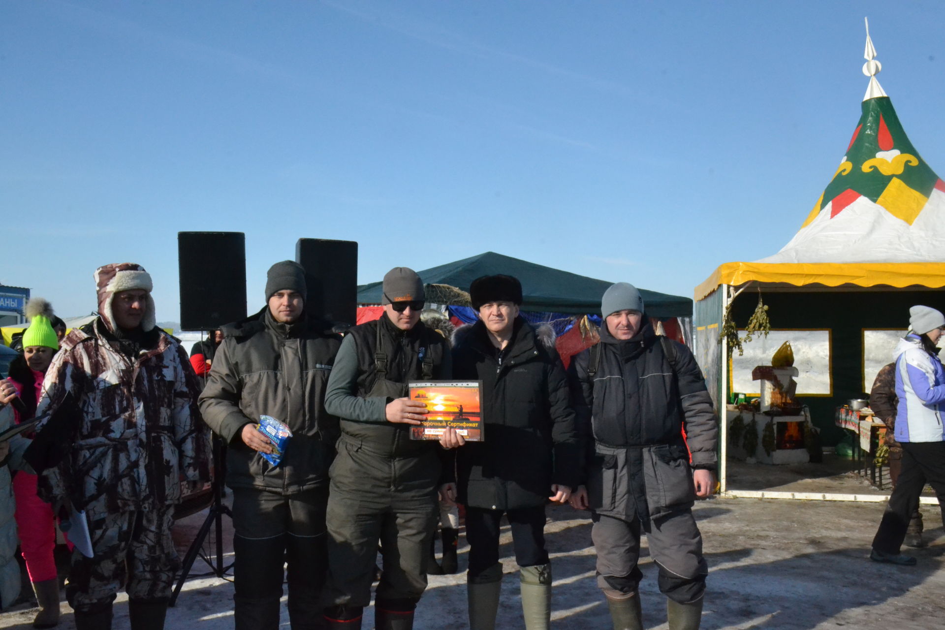 В Мензелинске прошли соревнования по зимней рыбалке и фестиваль ухи