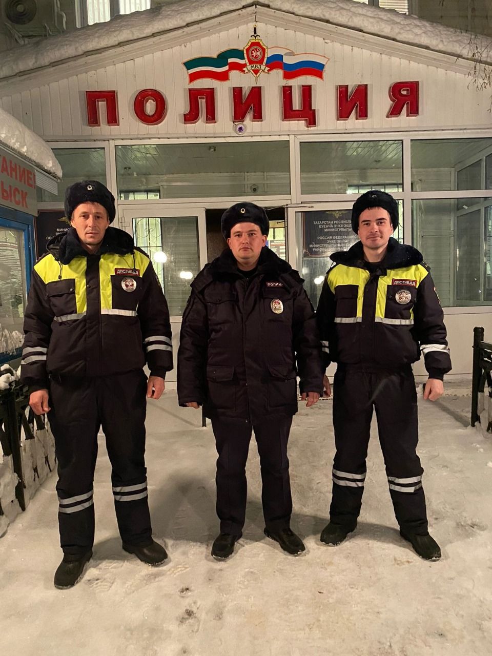 Сотрудники полиции помогли замерзающему мужчине