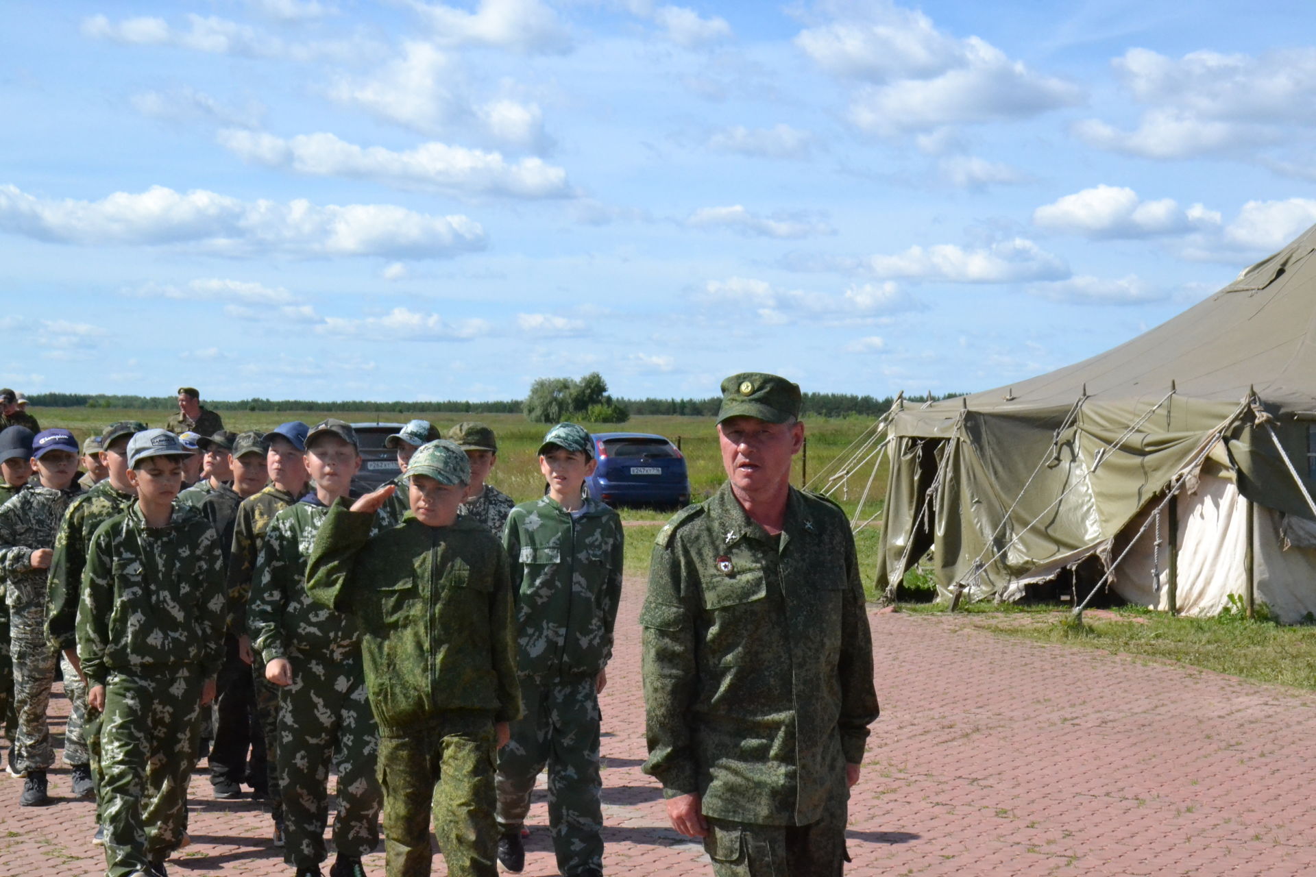 На базе лагеря “Растим патриотов” в Мензелинском районе проходит оборонно-спортивный сбор “Сыны Отечества”