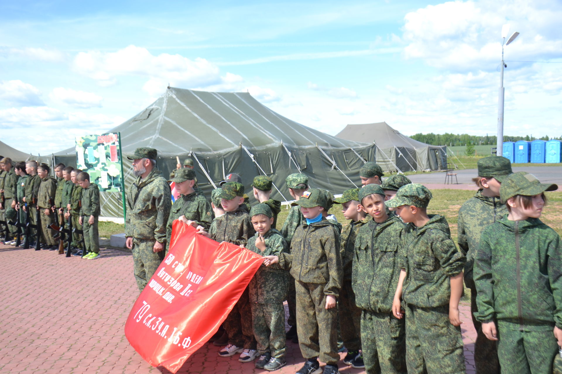 На базе лагеря “Растим патриотов” в Мензелинском районе проходит оборонно-спортивный сбор “Сыны Отечества”