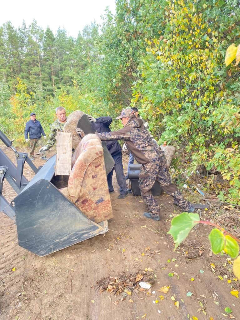 В рамках акции «Чистые леса Татарстана» в Мензелинском районе очистили лес