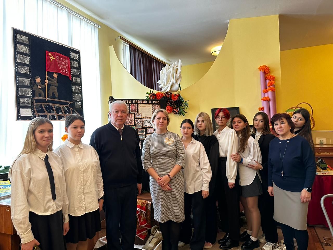 Минзәләнең 2нче урта мәктәбе музеенда Эдуард Асановка багышланган почмак ачылды