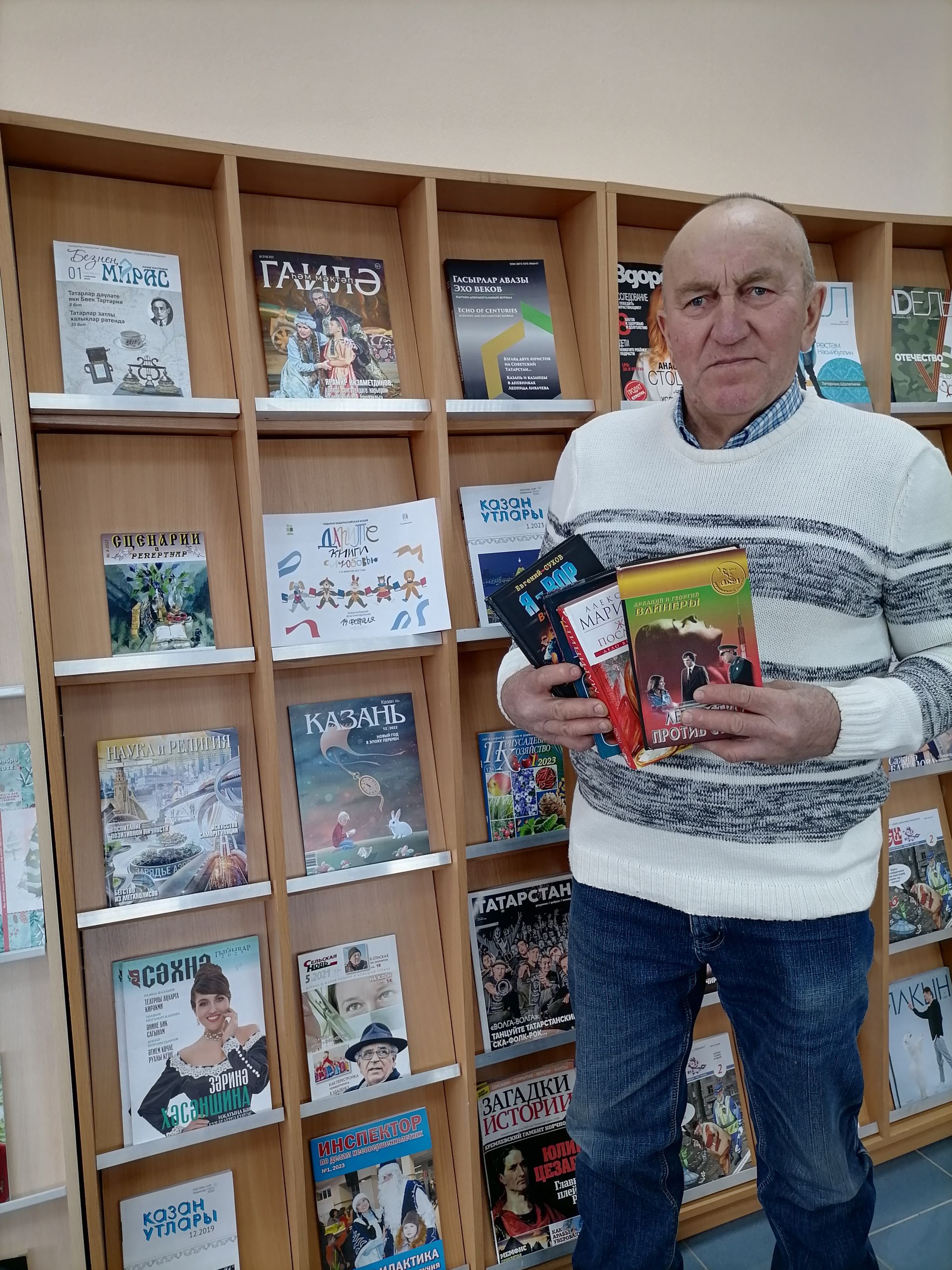 Жители Мензелинского района подарили книги центральной библиотеке