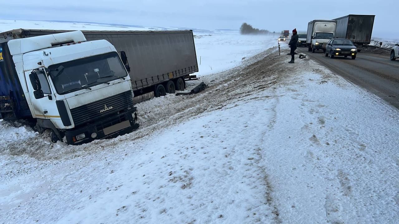Двое детей погибли в ДТП с легковым автомобилем и грузовиком в Татарстане