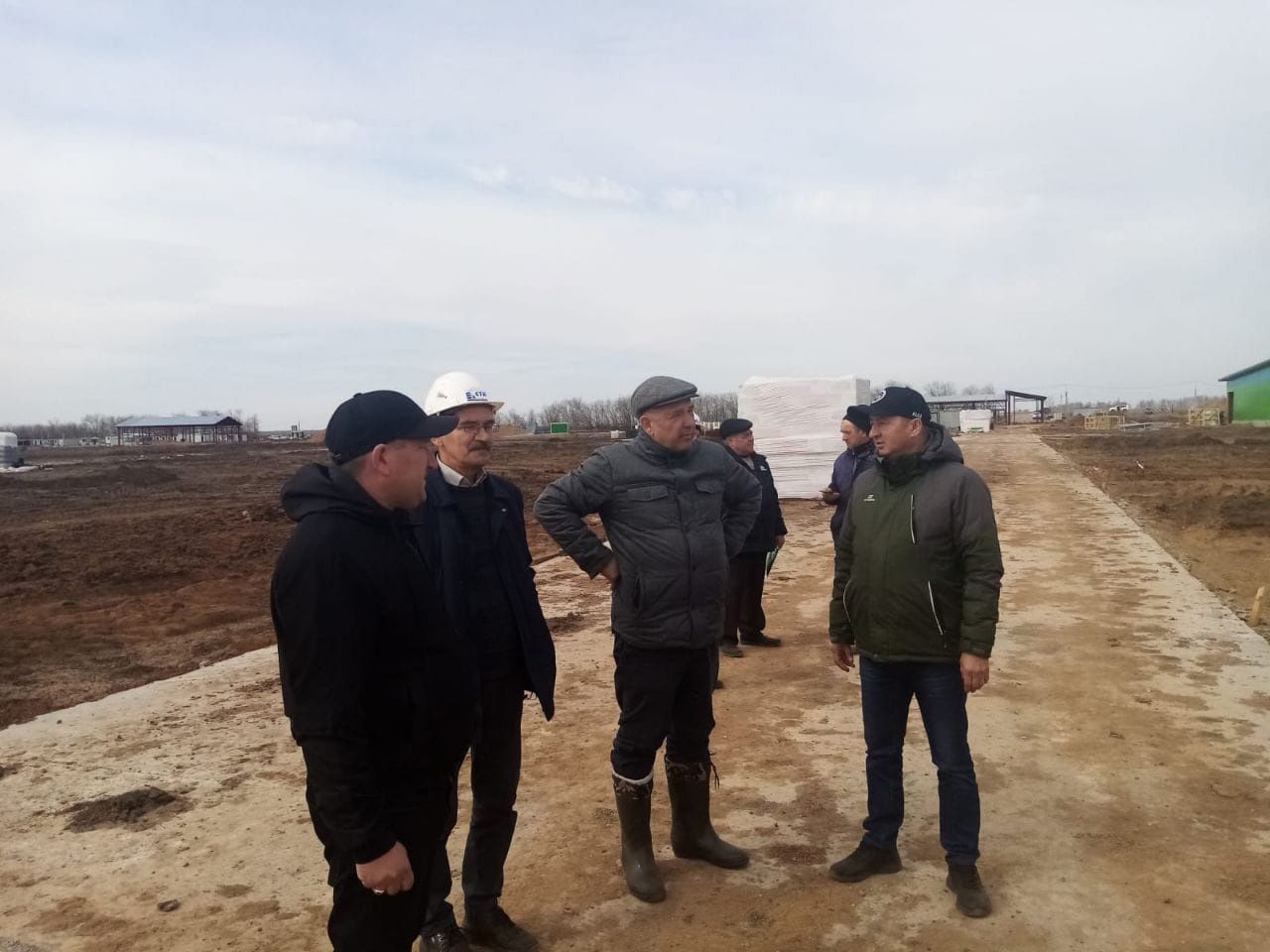 Глава Мензелинского района побывал в сельхозформированиях