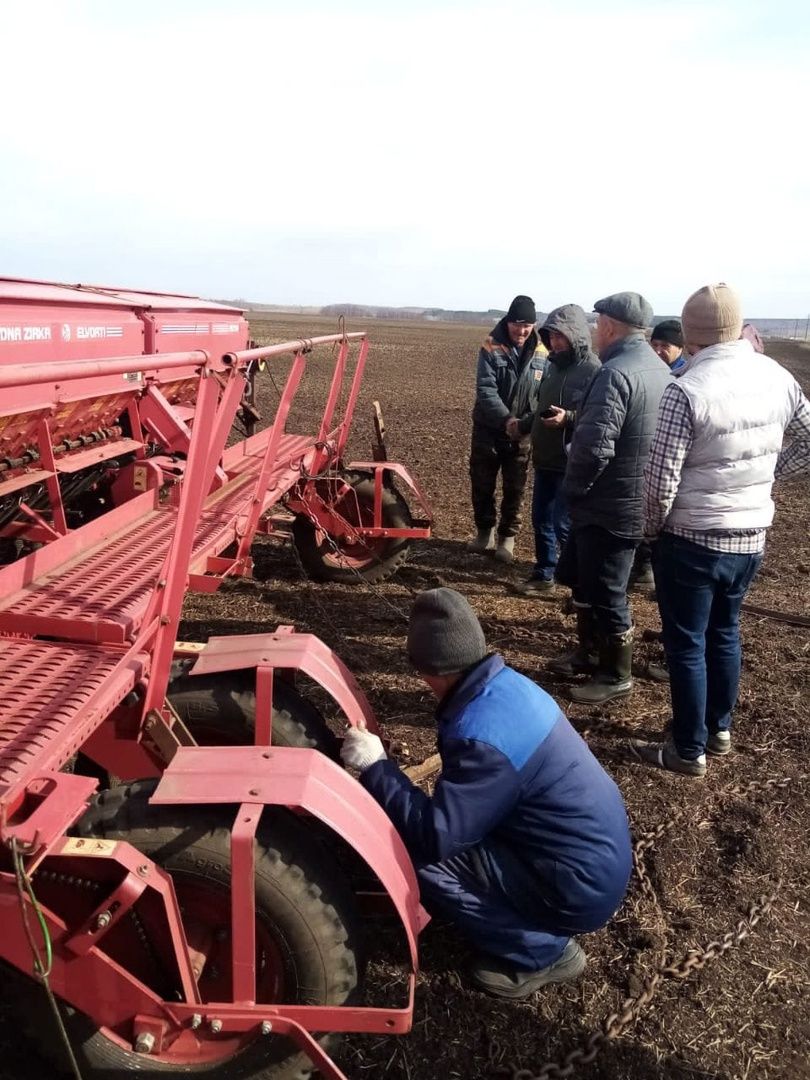 Глава Мензелинского района побывал в сельхозформированиях