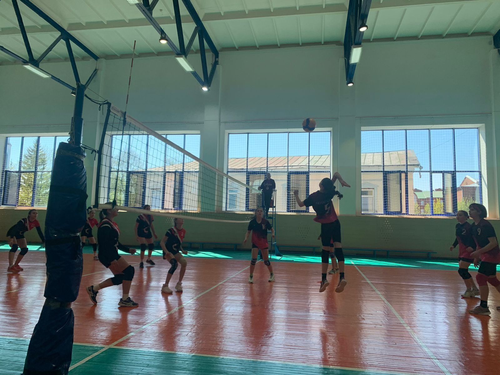 На Межрегиональном турнире по волейболу мензелинская команда заняла 2 место