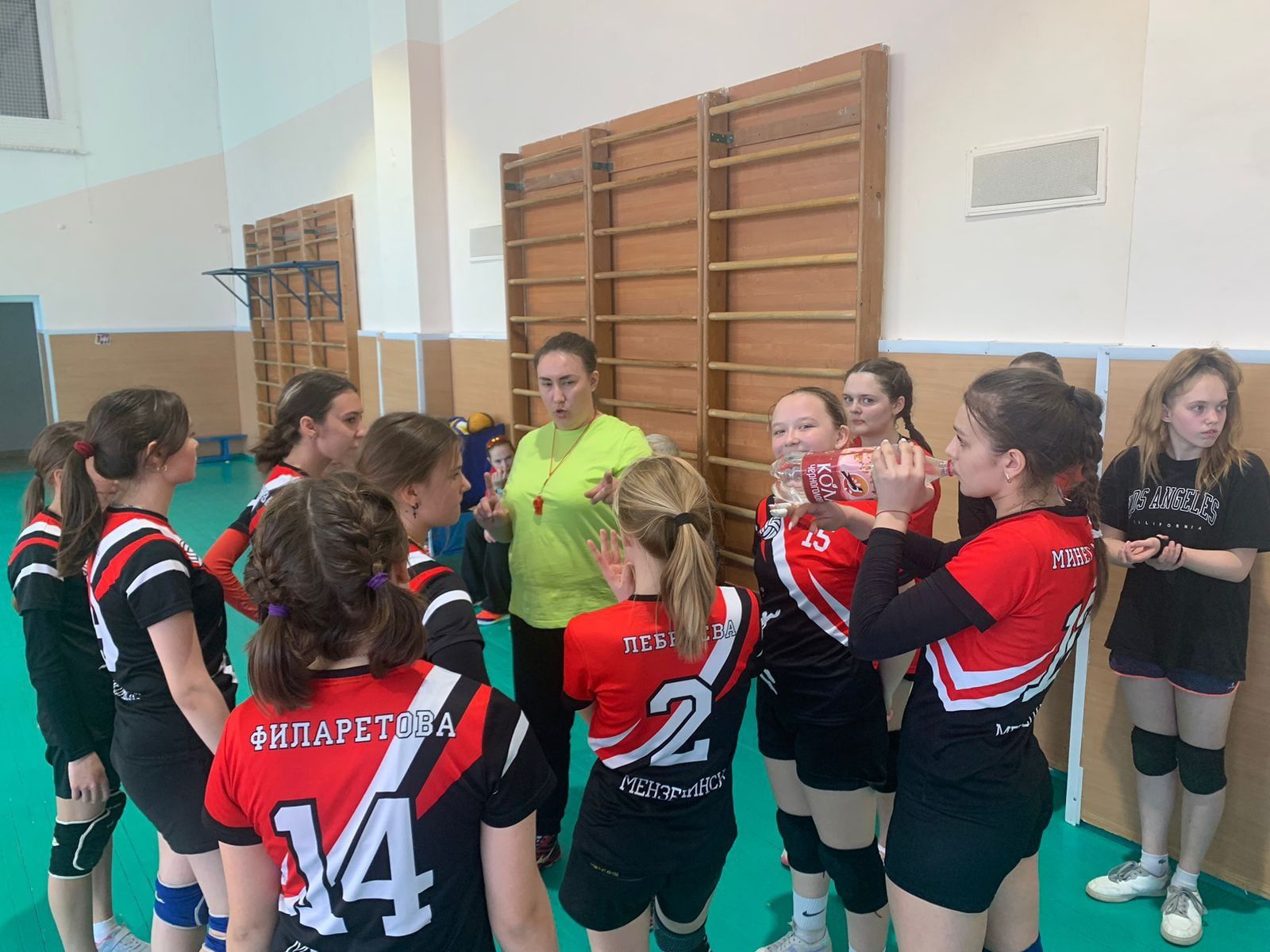 На Межрегиональном турнире по волейболу мензелинская команда заняла 2 место
