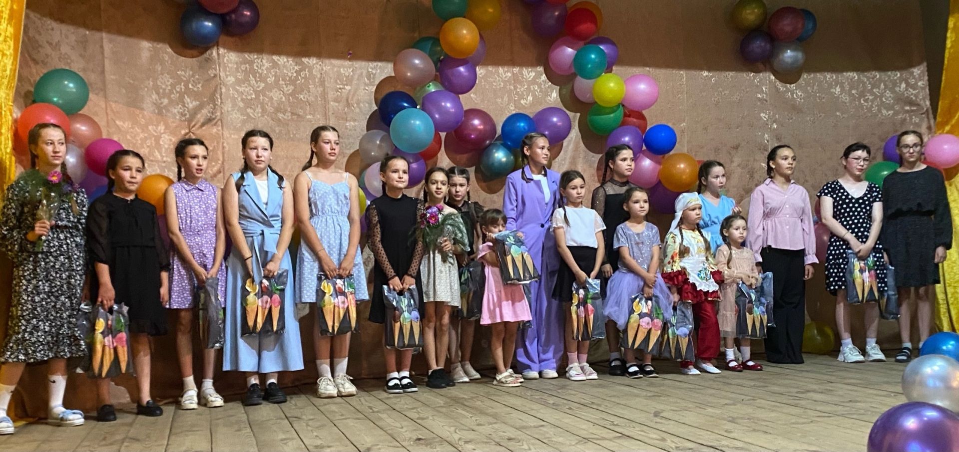 На «концерте внучек» в Дусай-Кичу зрители аплодировали стоя