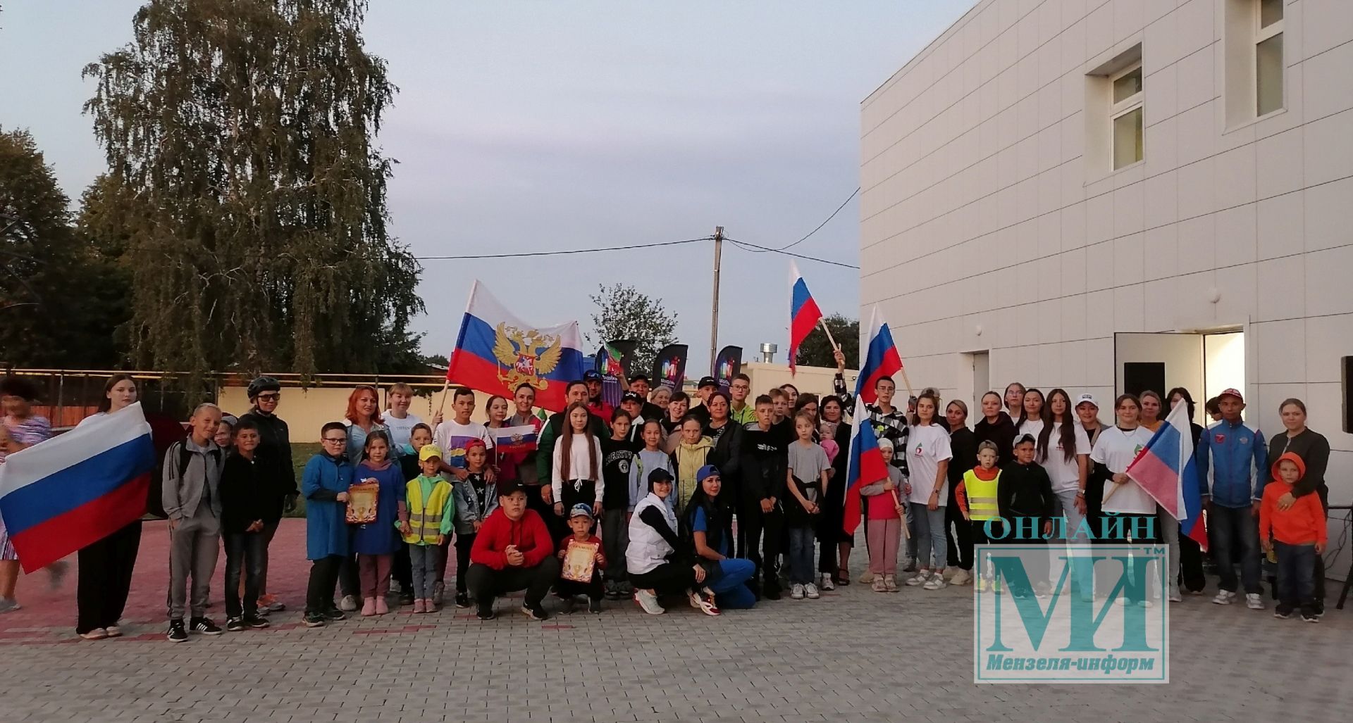 В Мензелинске прошел велопробег в честь Дня Государственного флага РФ