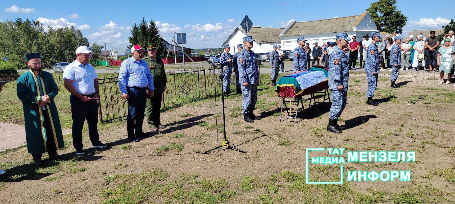 В последнем разговоре сказал, что вернется в отпуск