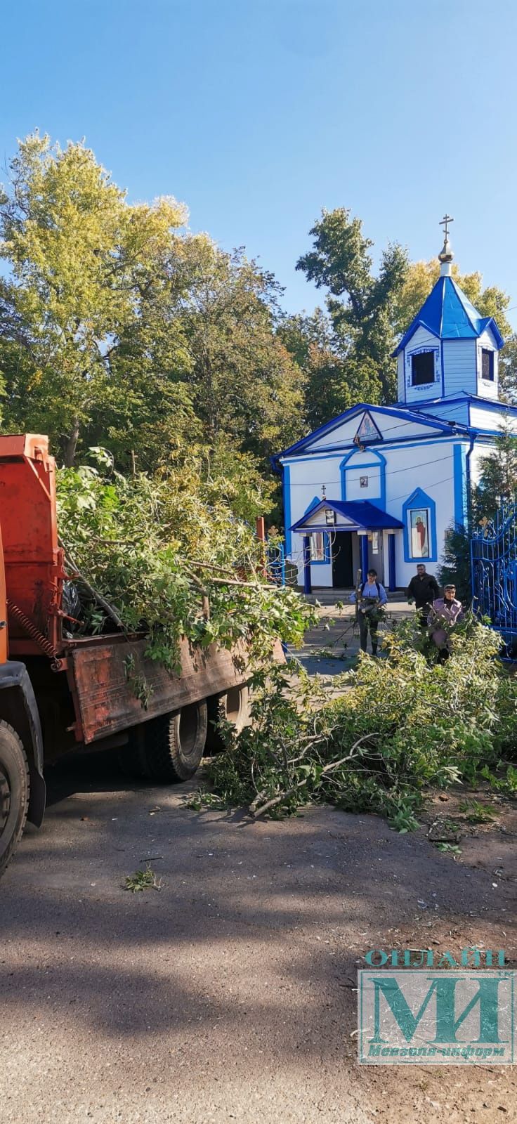 В субботнике на старом русском кладбище приняли участие и православные, и мусульмане