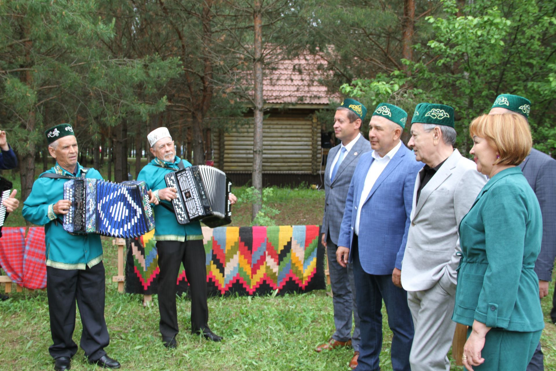 В центре майдана — герои труда Мензелинского района