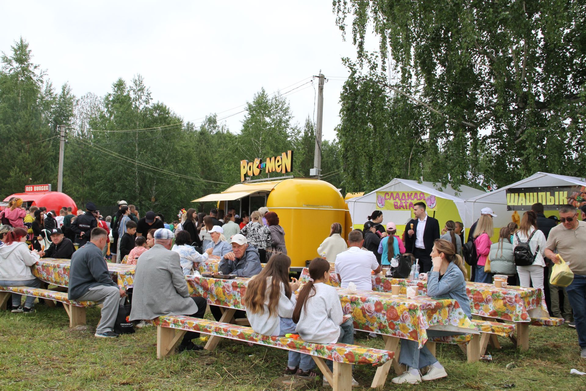 В центре майдана — герои труда Мензелинского района