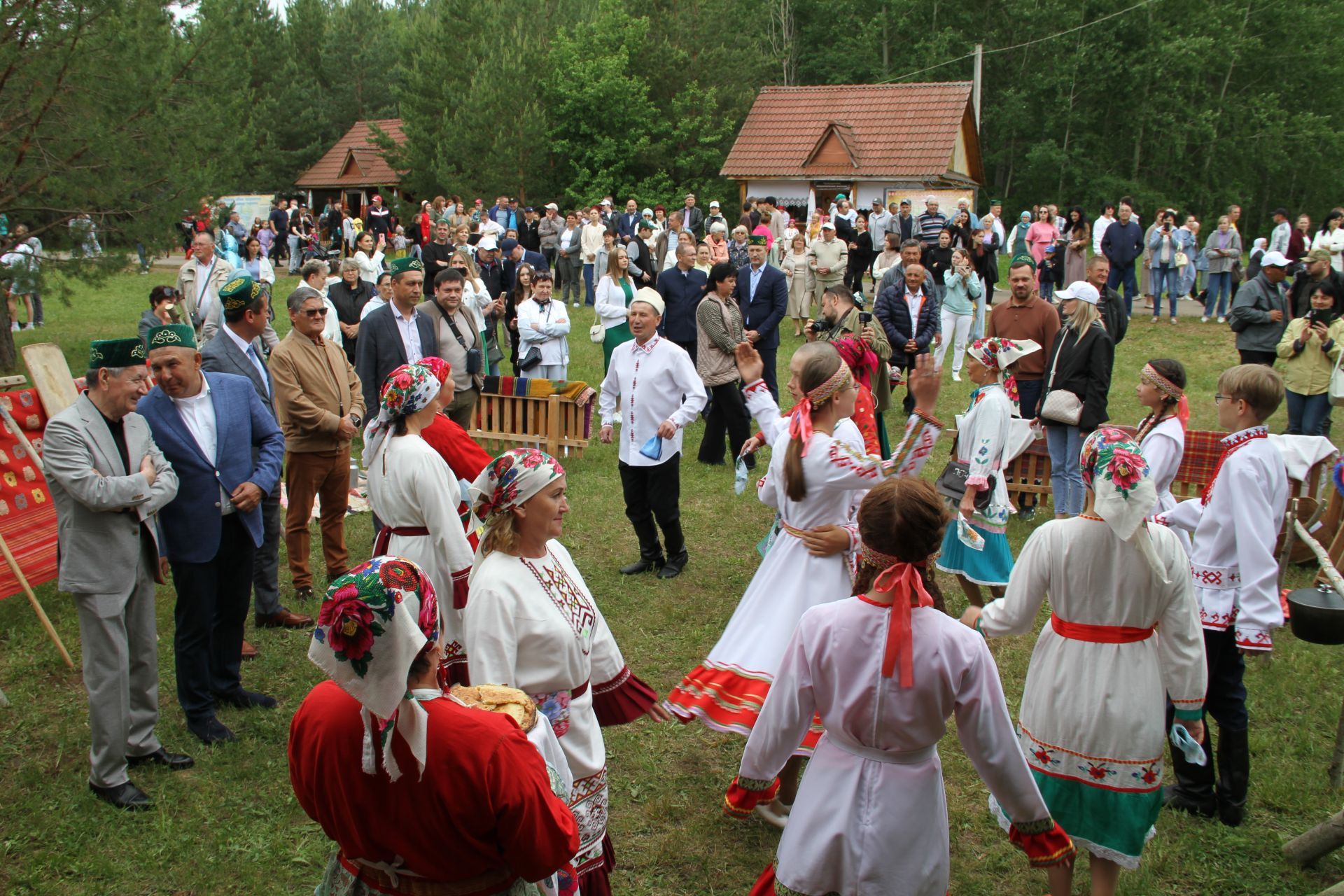 В центре майдана — герои труда Мензелинского района