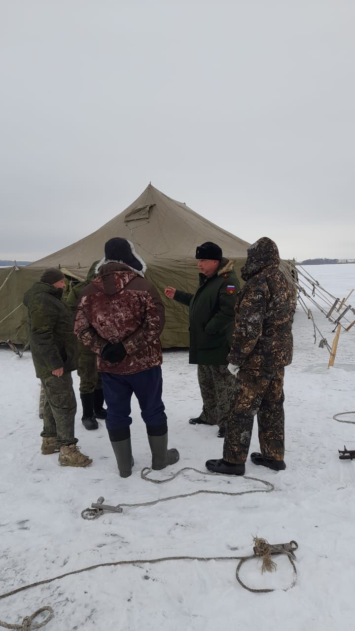 Над купелью на Набережной реки Мензели установили шатер