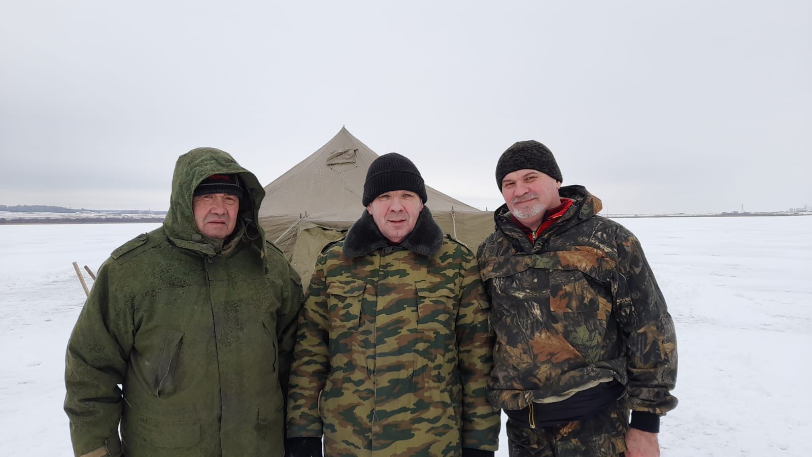 Над купелью на Набережной реки Мензели установили шатер