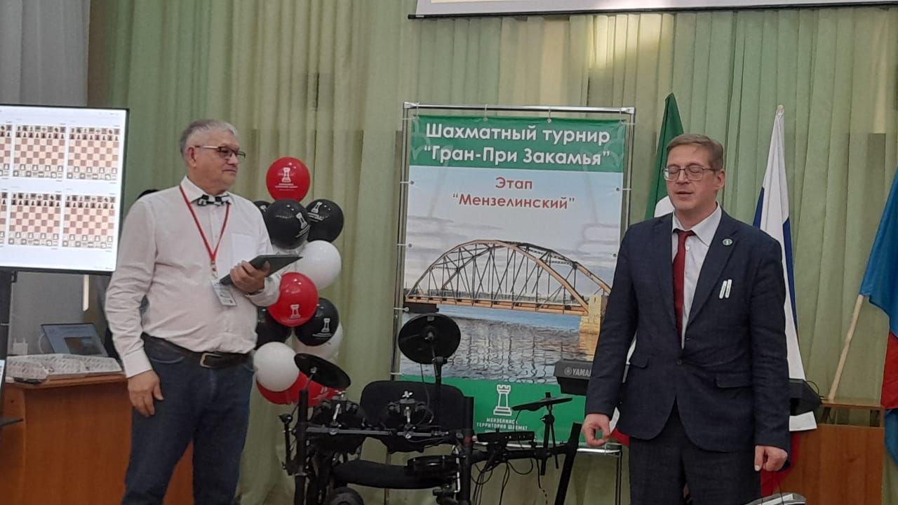 В Мензелинске на каникулах традиционно проходит большой шахматный турнир
