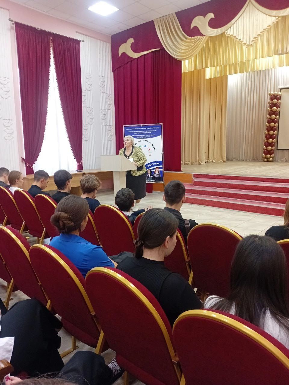 Путь к учительской профессии: Встреча студентов с выпускницей колледжа