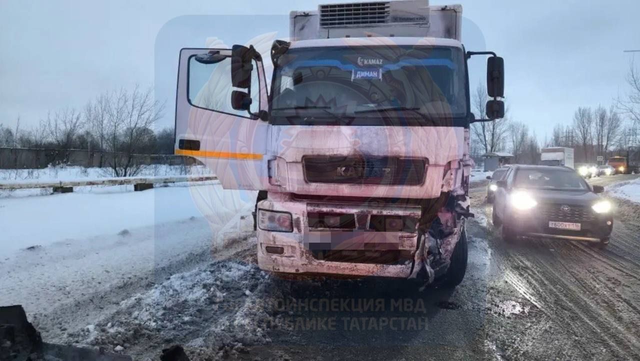 Трагедия на дороге: Водитель Лады погиб в лобовом столкновении с КамАЗом