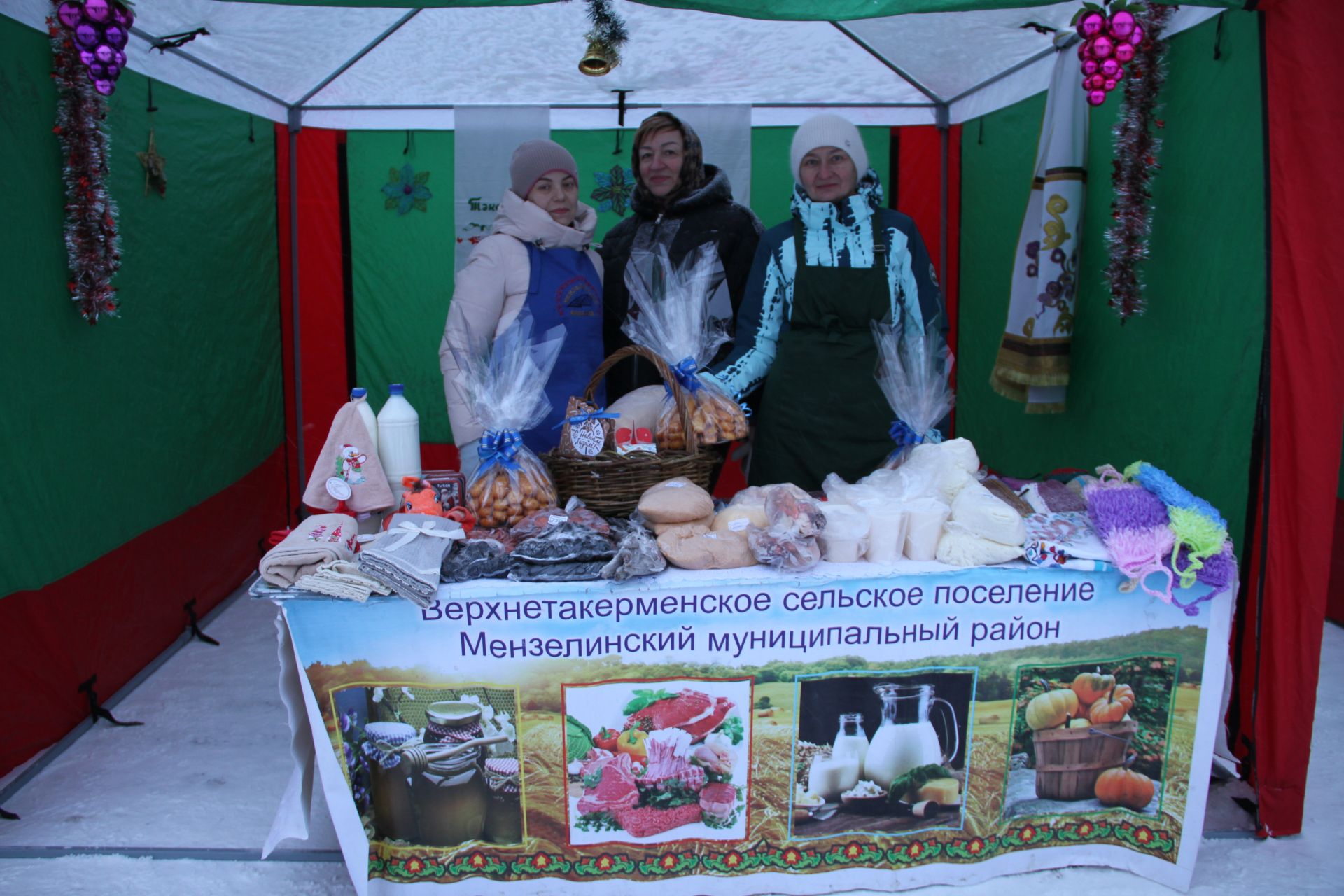 В Мензелинске состоялась предновогодняя ярмарка