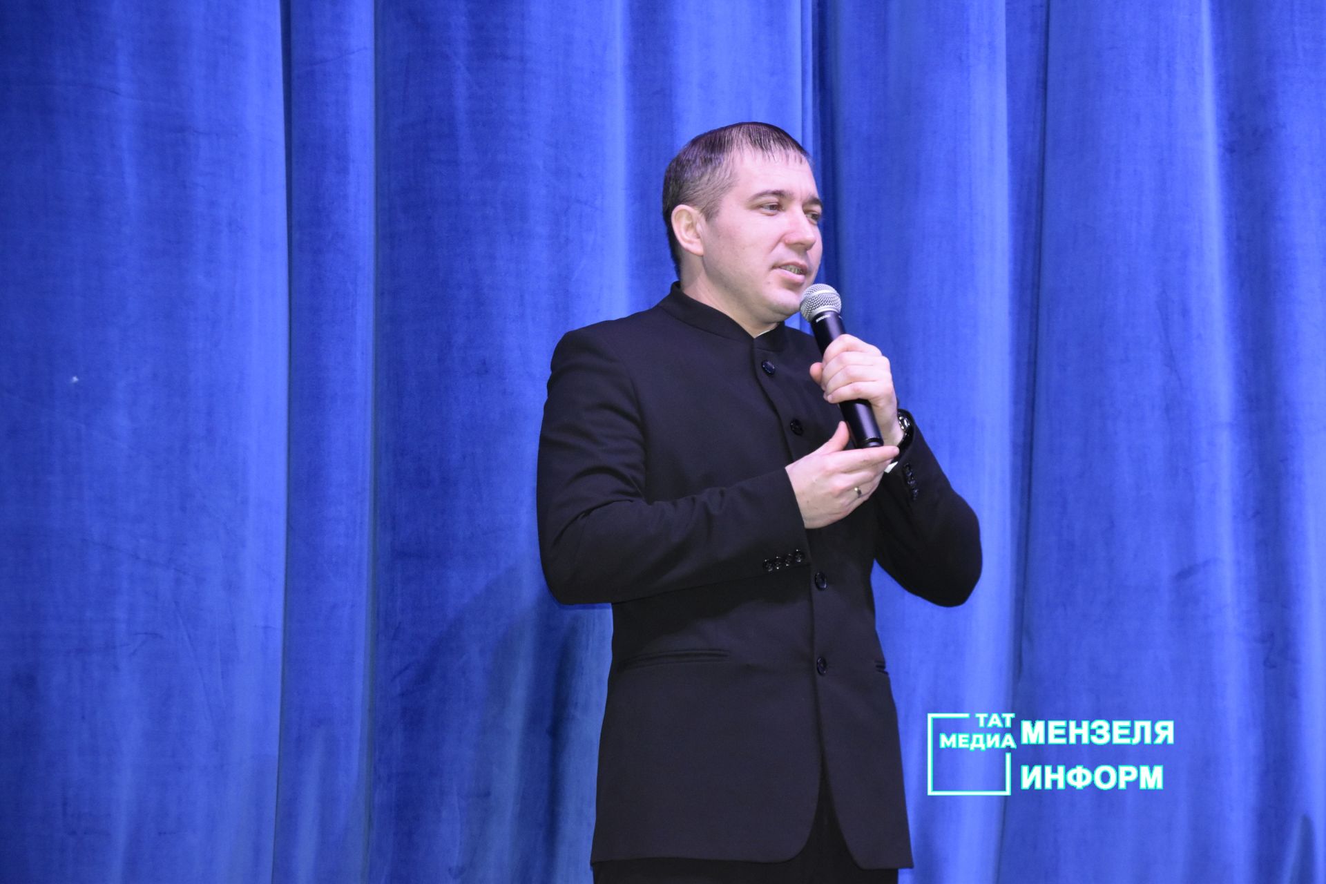 В Мензелинске прошла Новогодняя елка для отличников учебы