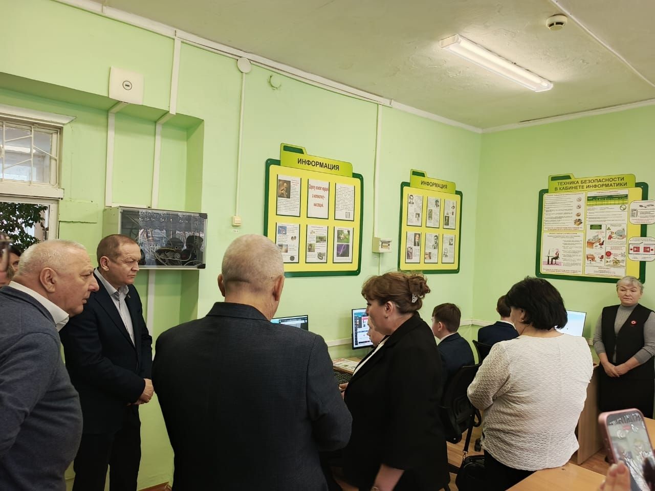 В Калтаковской средней школе состоялось открытие нового компьютерного класса