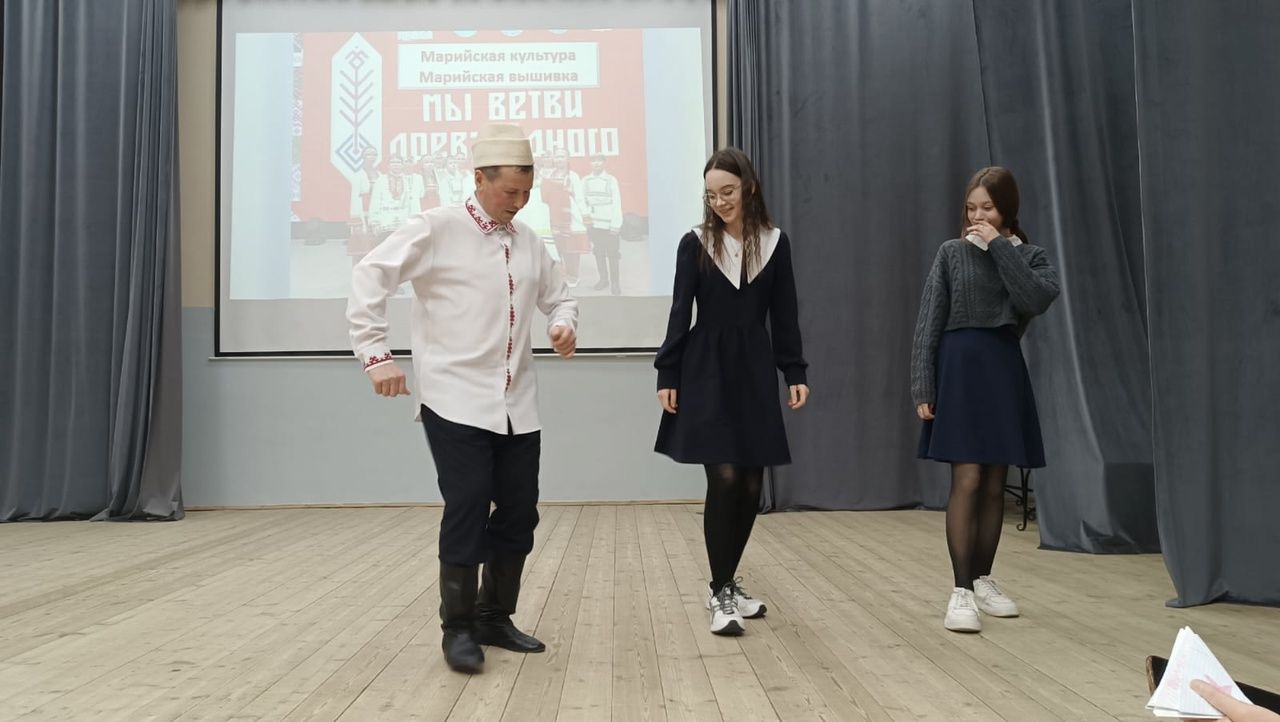 Учеников гимназии Мензелинска познакомили с марийской культурой