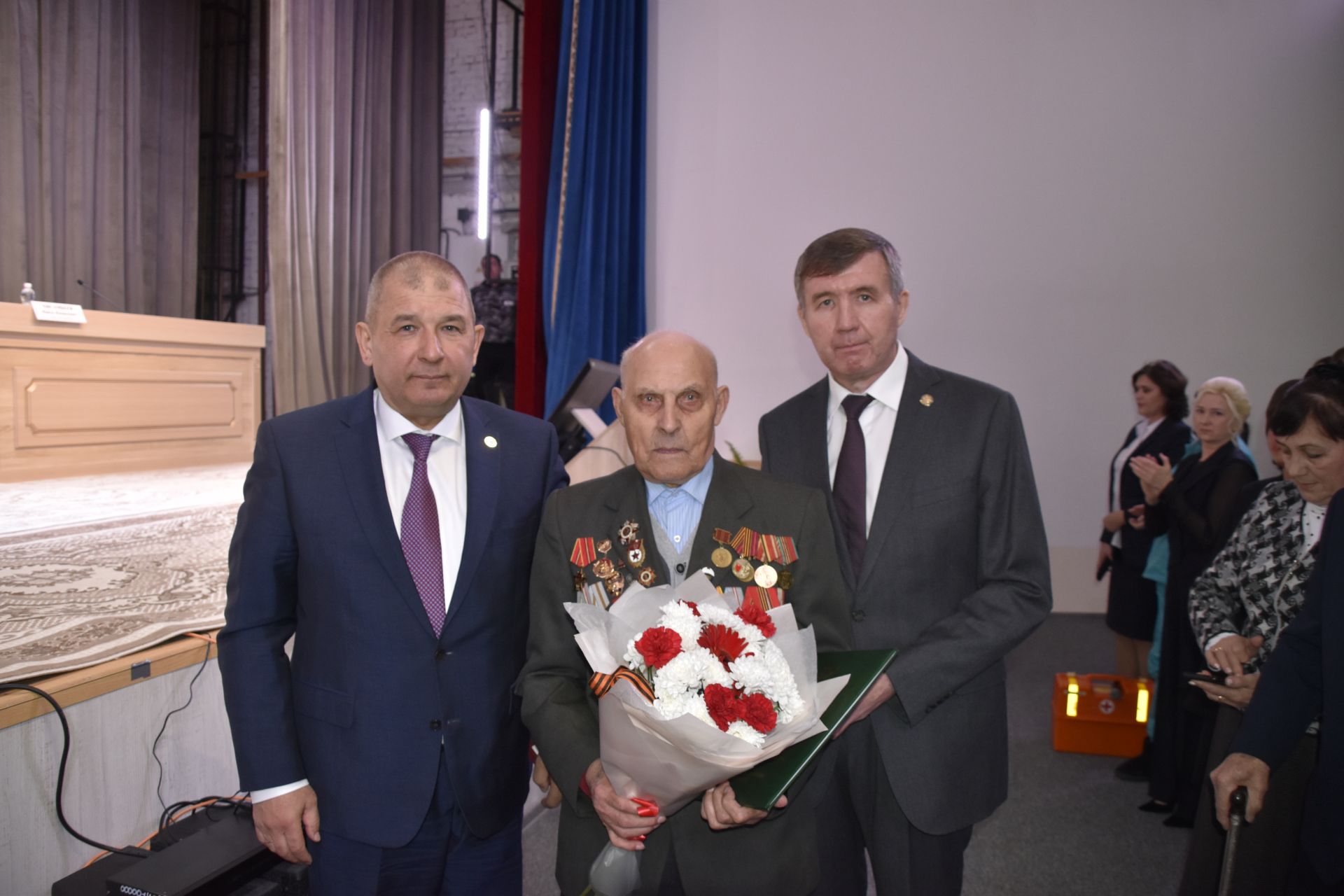 Михаил Тихонов и Хасанзян Гатауллин стали почетными гражданами Мензелинского района