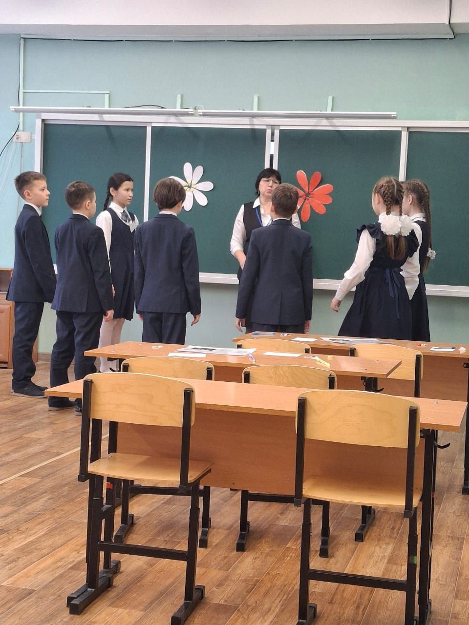 Три педагога представили Мензелинский район в зональном туре конкурса «Учитель года России −2025»
